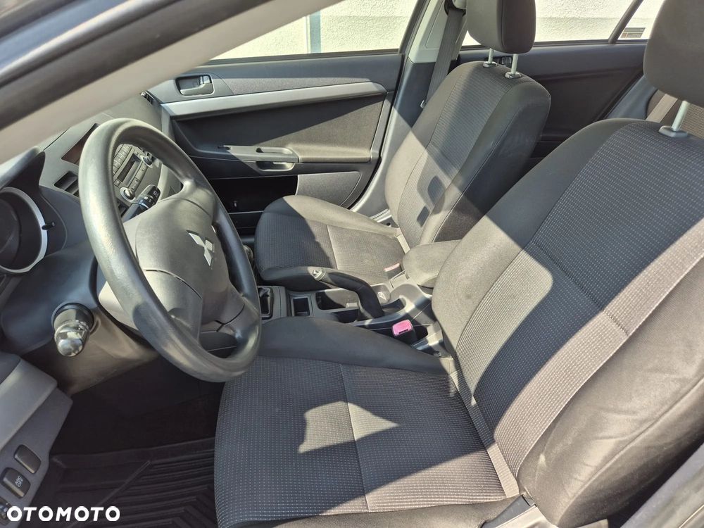 Mitsubishi Lancer - 12