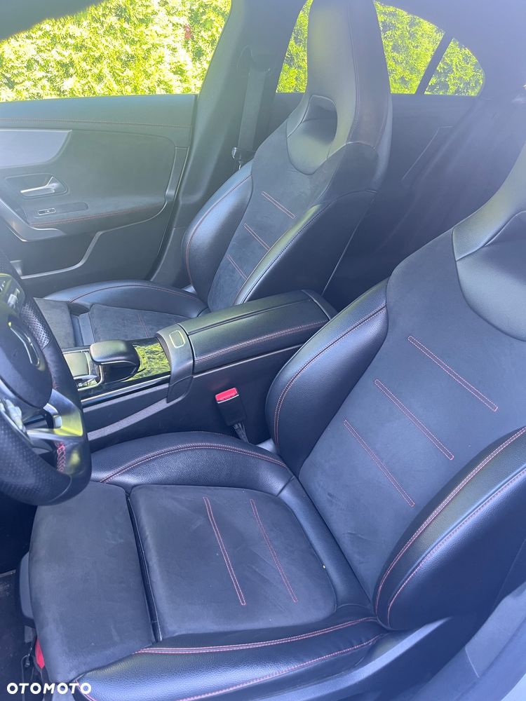 Mercedes-Benz CLA 220 4-Matic AMG Line 7G-DCT - 11