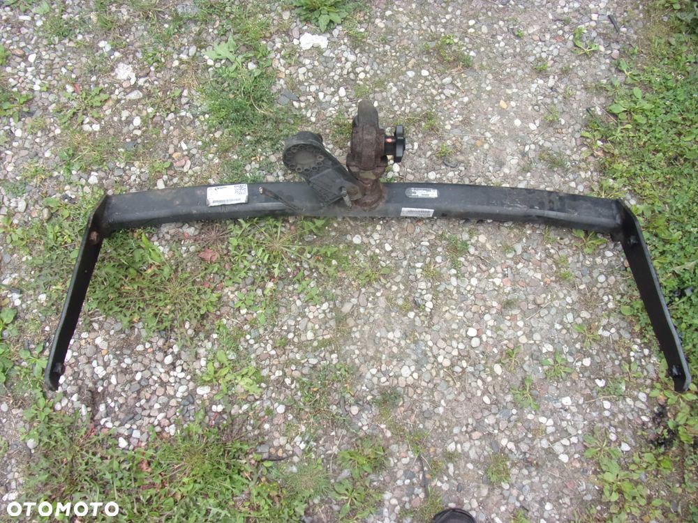Hak holowniczy VW Passat B6 kombi 2.0 BKP 3C0803880B - 2