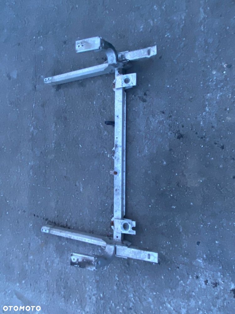 MERCEDES gla 156 belka pod chlodnice igla - 1