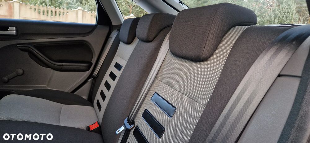 Ford Focus 1.6 16V Style - 24