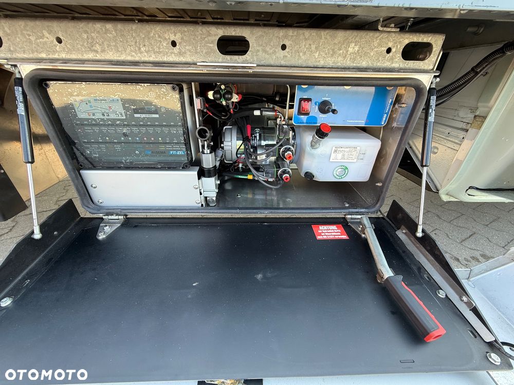 Mercedes-Benz Sprinter - 15