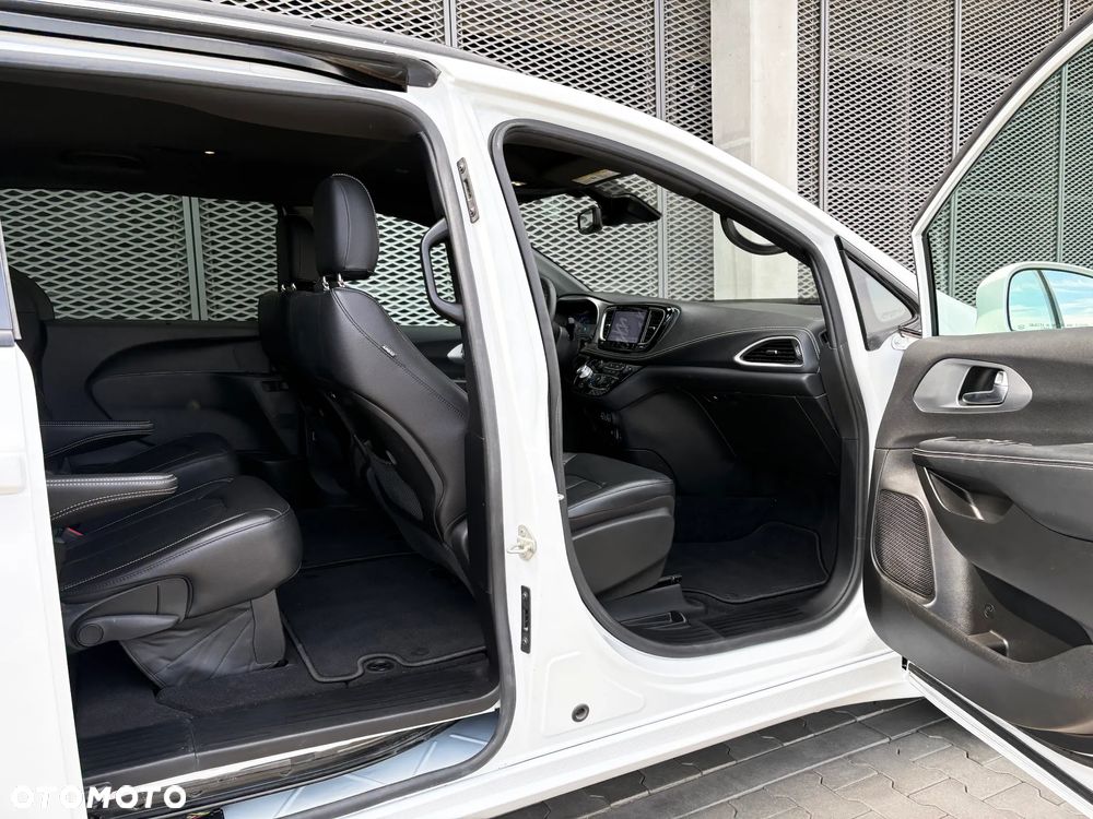Chrysler Pacifica - 13
