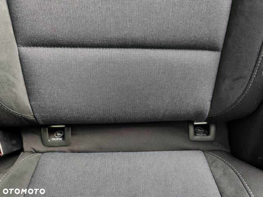 Volkswagen Golf 1.6 TDI DPF Highline - 24