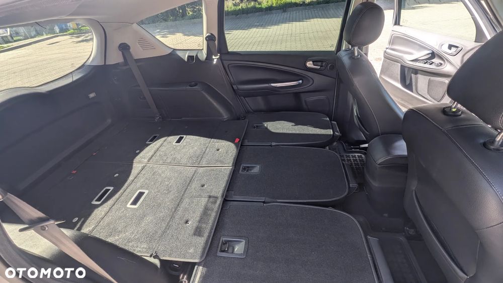 Ford S-Max - 12