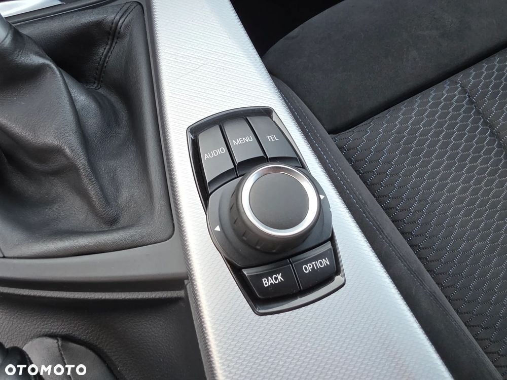 BMW Seria 3 318d DPF Edition Sport - 18