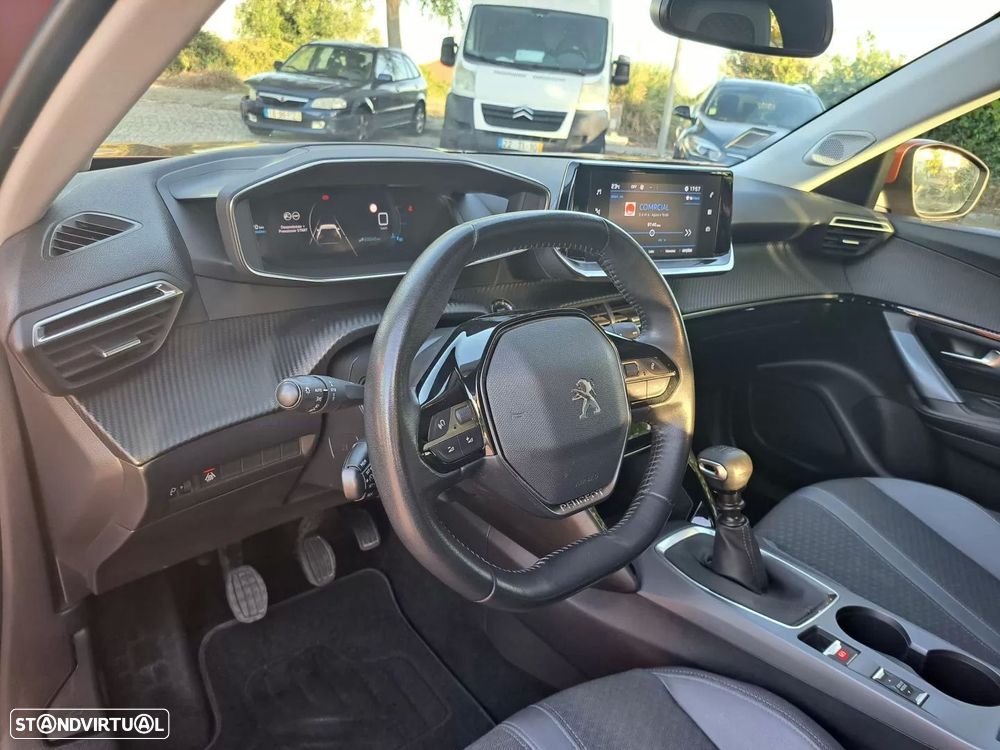 Peugeot 2008 - 11