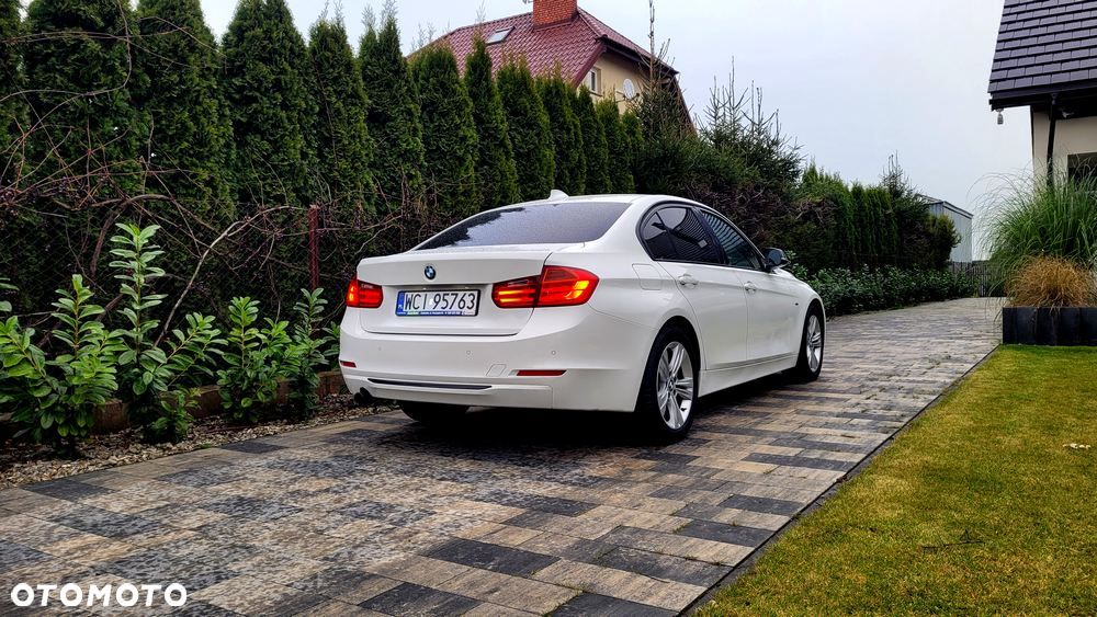 BMW Seria 3 320d Sport Line - 9