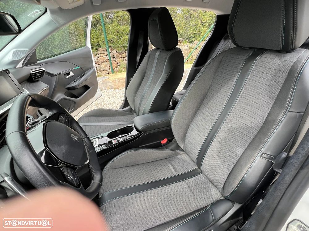 Peugeot 208 1.2 PureTech Allure EAT8 - 19