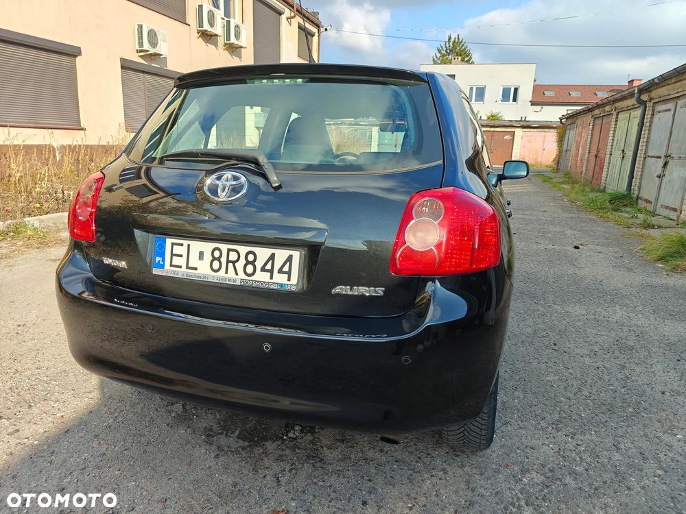 Toyota Auris 2008 photo 2