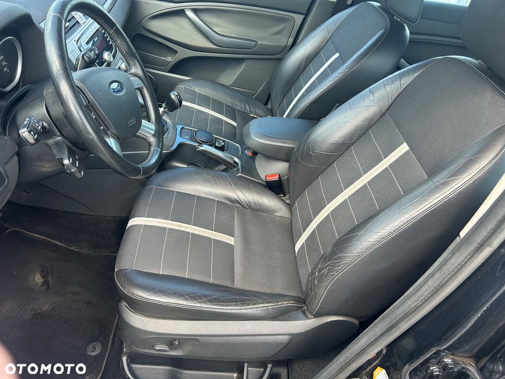 Ford Kuga - 11