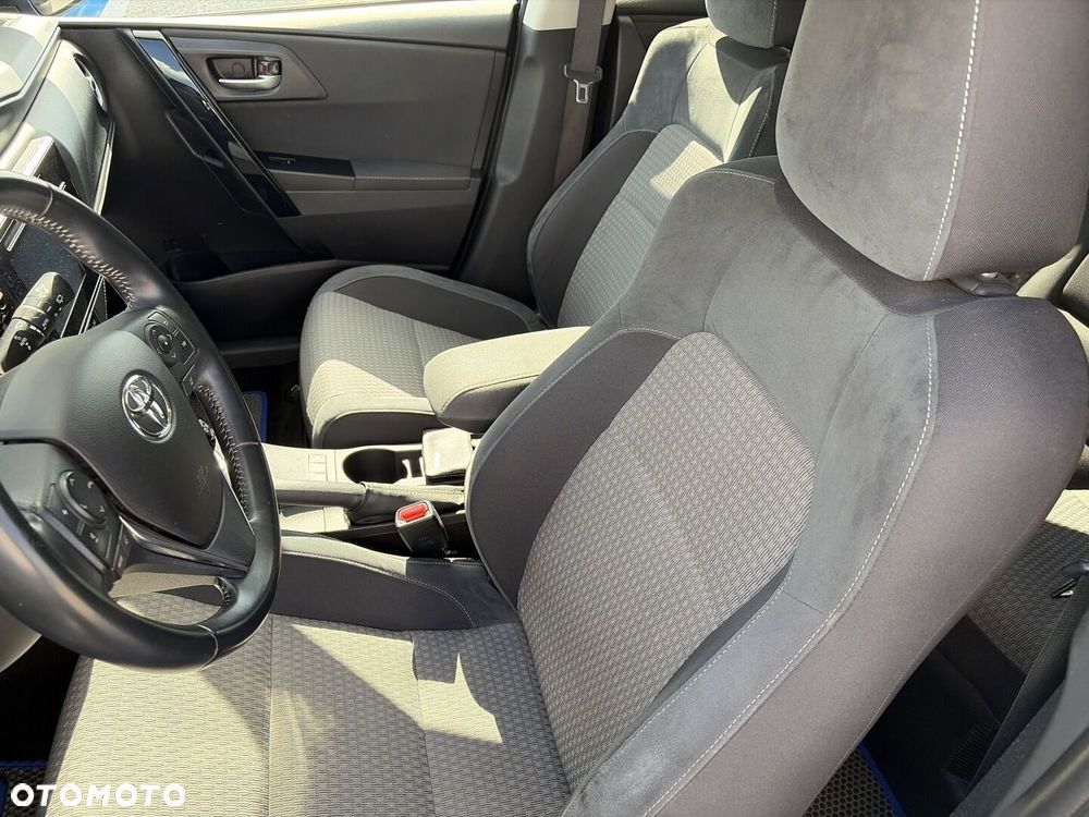 Toyota Auris - 16
