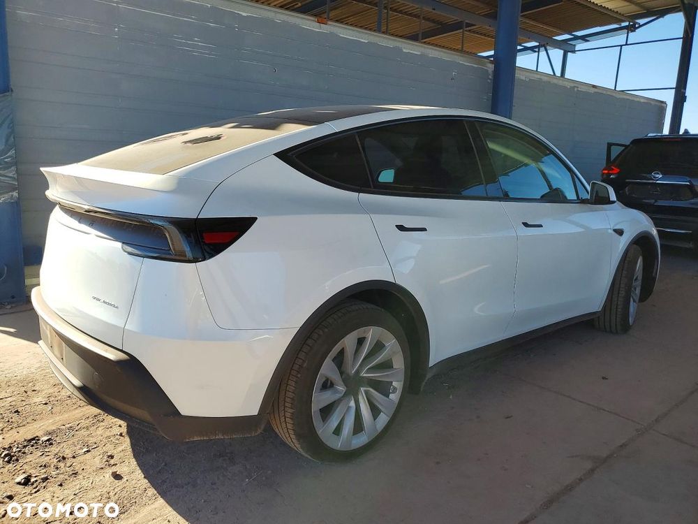 Tesla Model Y Long Range Dual Motor AWD - 5