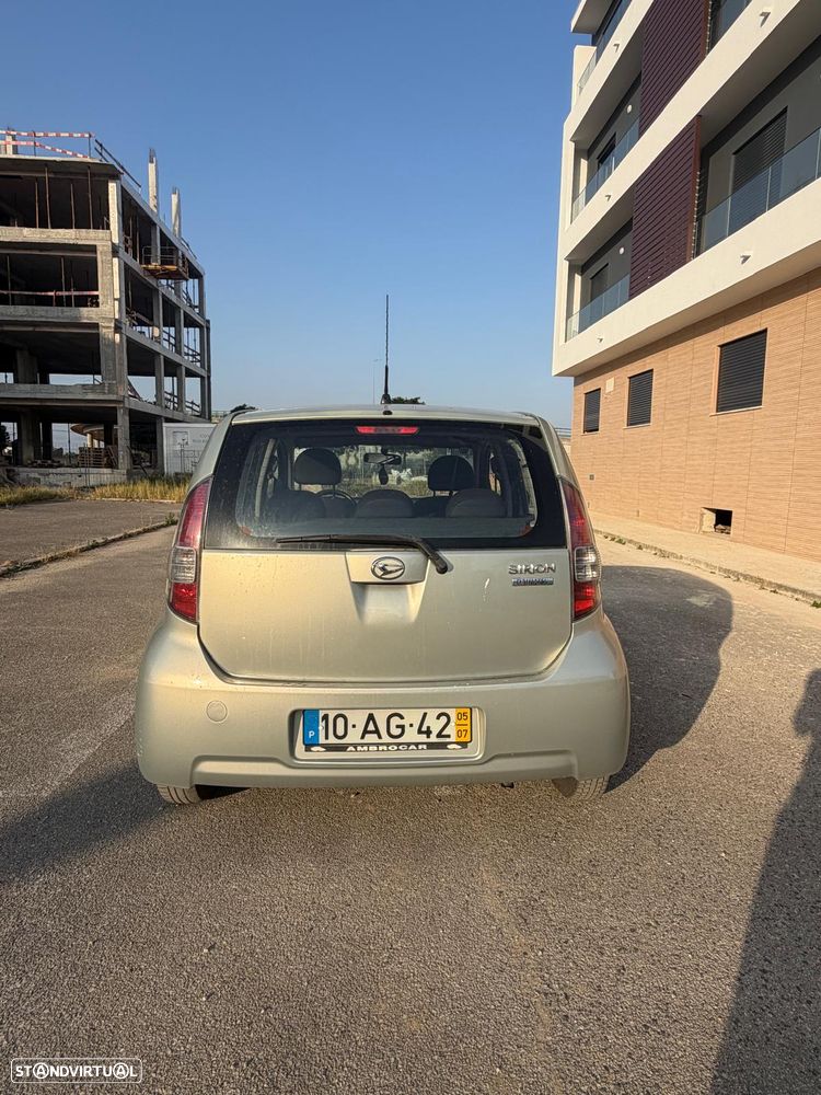 Daihatsu Sirion 1.0 - 5