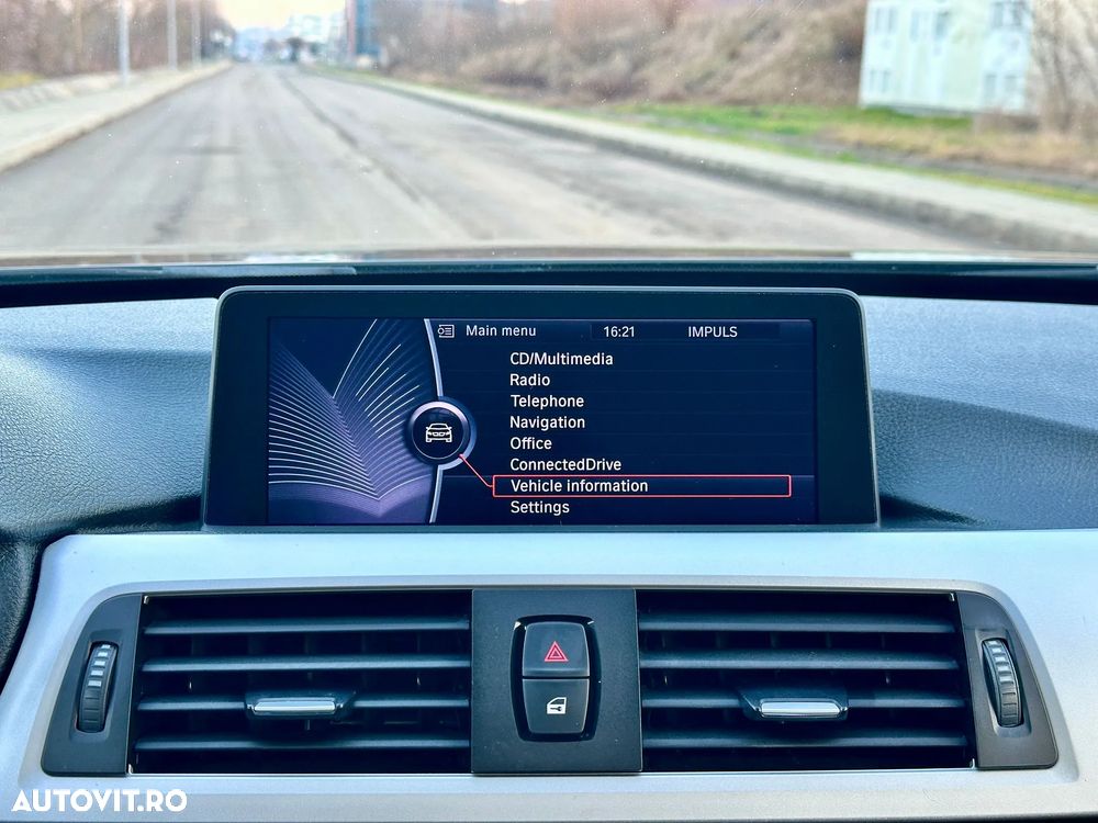 BMW Seria 3 320i Aut. - 31