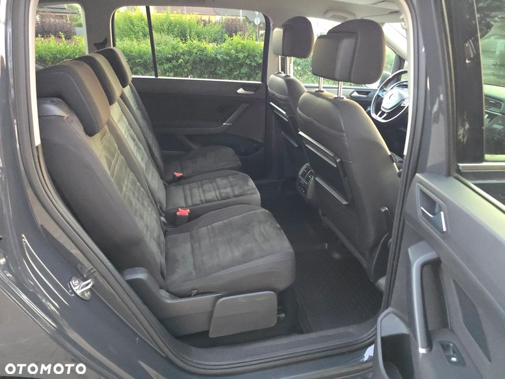 Volkswagen Touran - 17