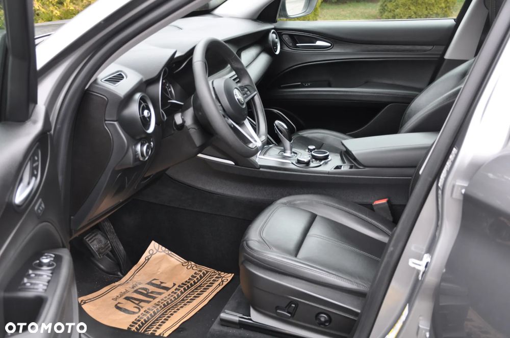 Alfa Romeo Stelvio 2.0 Turbo 16V AT8-Q4 Executive - 25