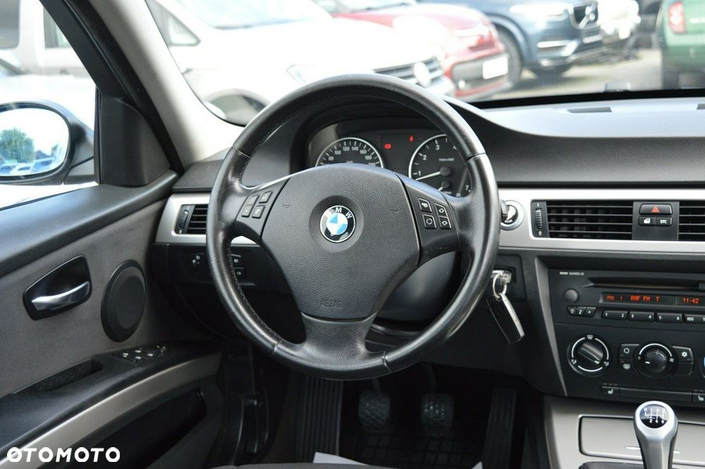 BMW Seria 3 318i - 19