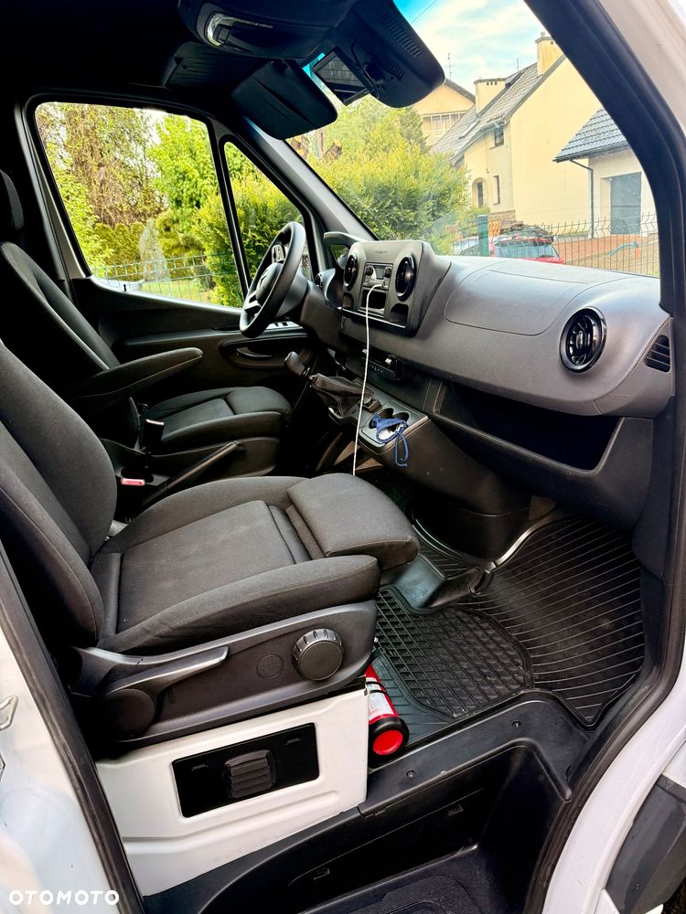Mercedes-Benz Sprinter - 21