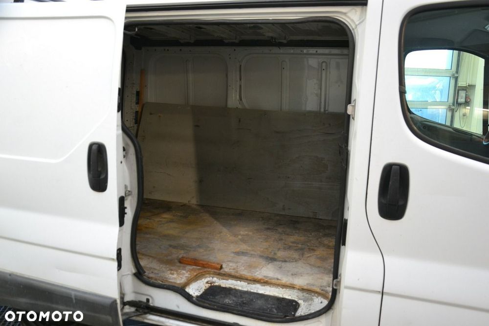 Renault Trafic - 23