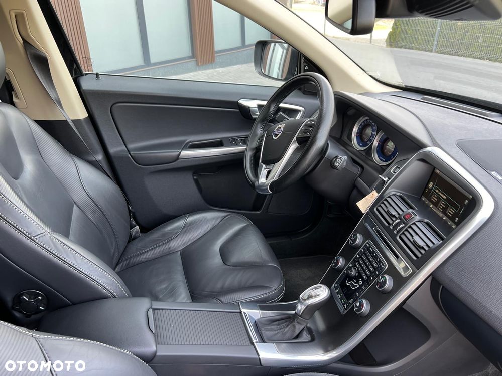 Volvo XC 60 D4 AWD R-Design Kinetic - 15