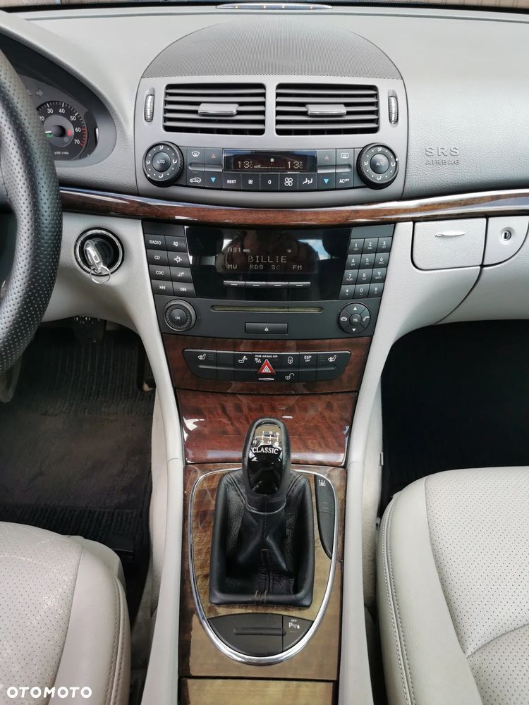Mercedes-Benz Klasa E 240 Avantgarde - 17