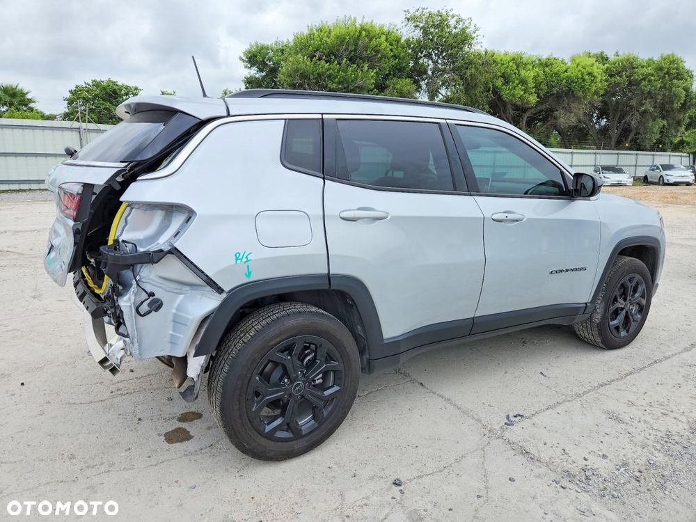 Jeep Compass - 4