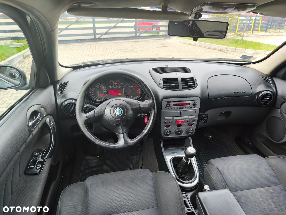 Alfa Romeo 147 - 25