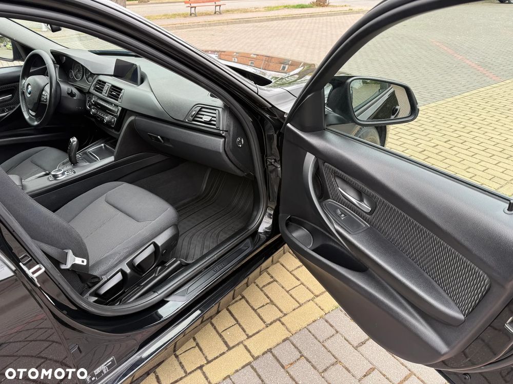BMW Seria 3 318d Edition M Sport Shadow - 22