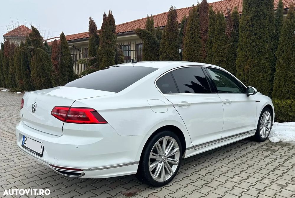 Volkswagen Passat - 4