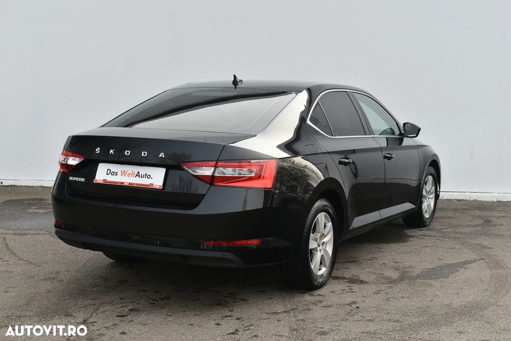 Skoda Superb 2.0 TDI DSG Ambition - 3