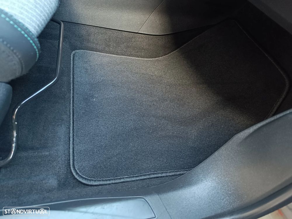 Peugeot 5008 PureTech 130 EAT8 Stop & Start Allure Pack - 28