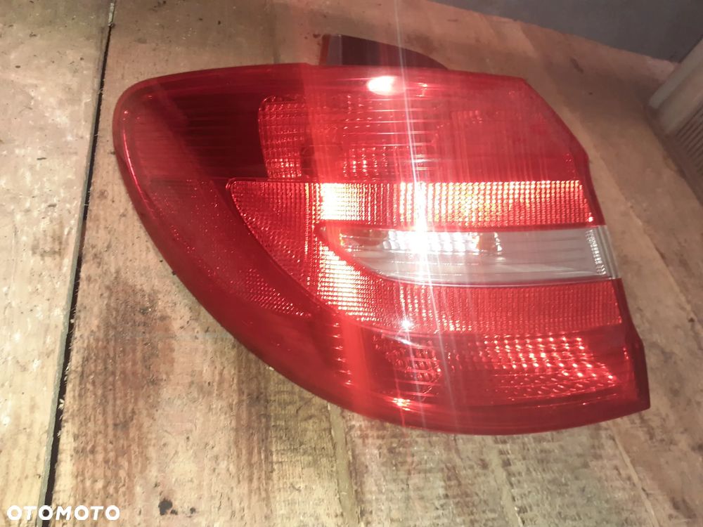 Mercedes B-klasa W246 Lampa Tylna Lewa - 1
