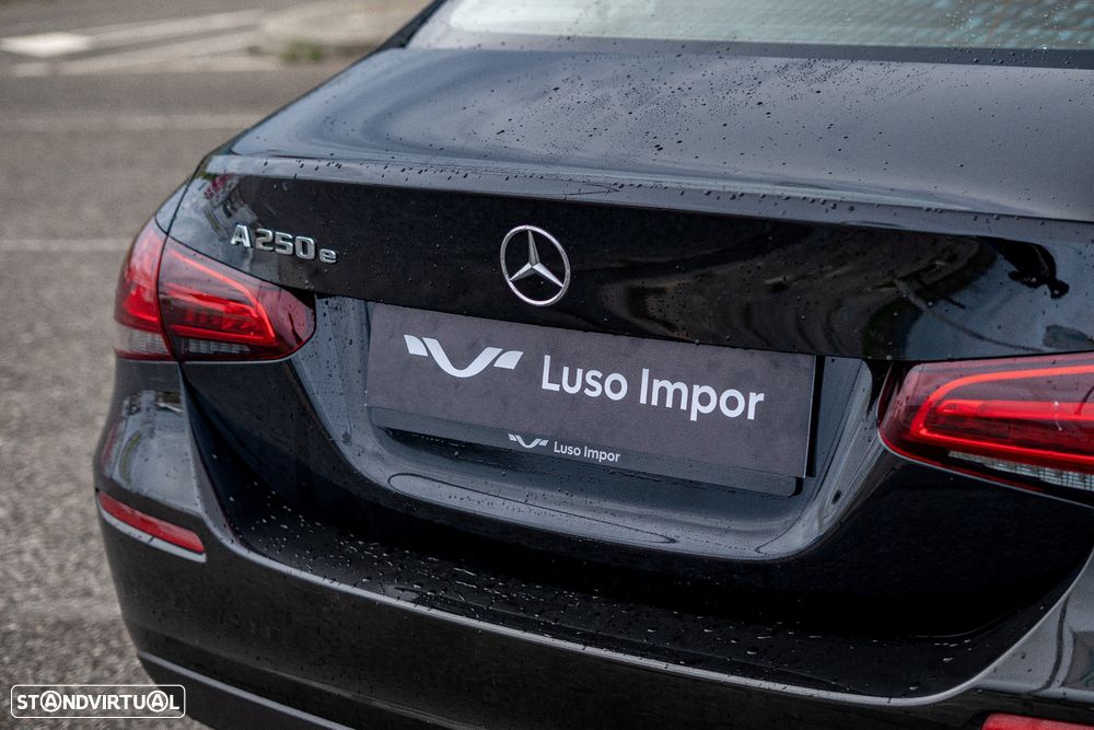 Mercedes-Benz A 250 Limousine - 11