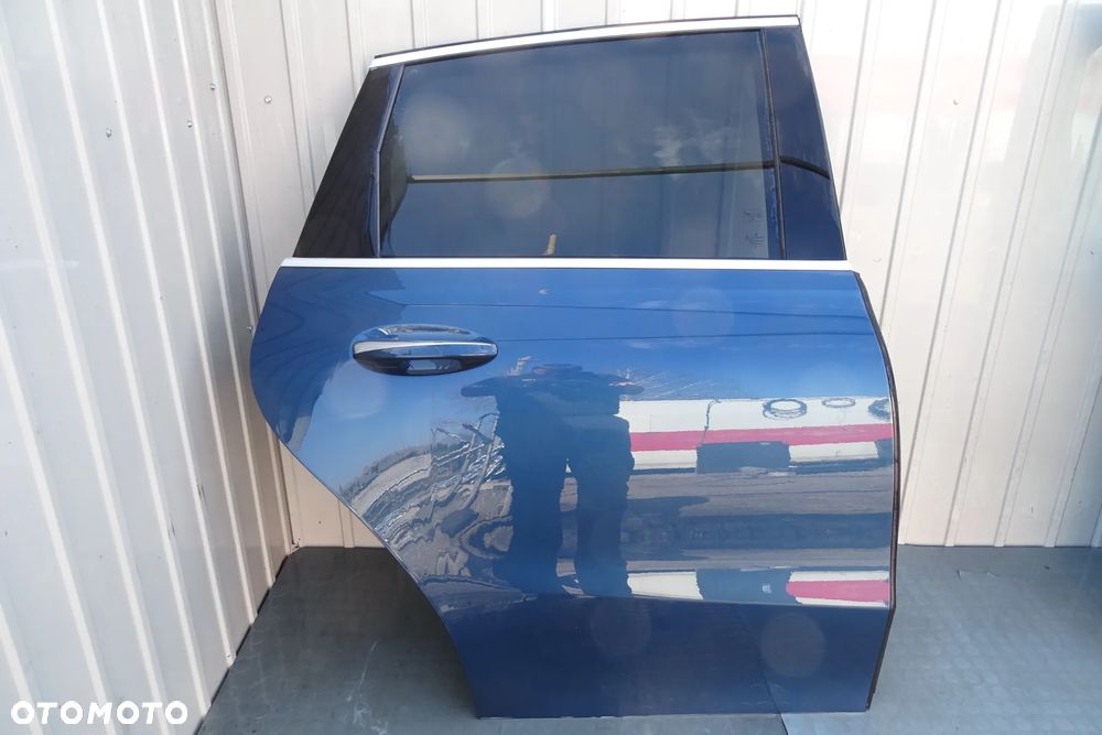 Mercedes B Klasa W247 Drzwi prawe prawy tył Kompletne C667