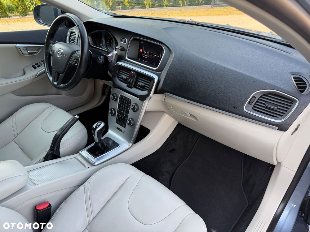 Volvo V40 D3 Momentum - 29