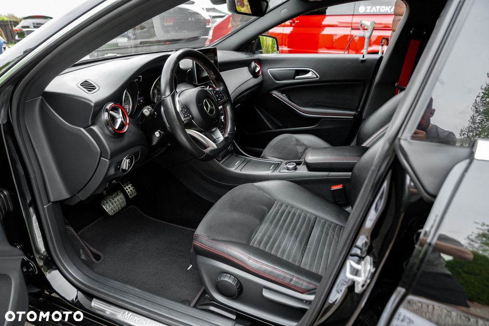 Mercedes-Benz CLA 250 4Matic 7G-DCT AMG Line - 18