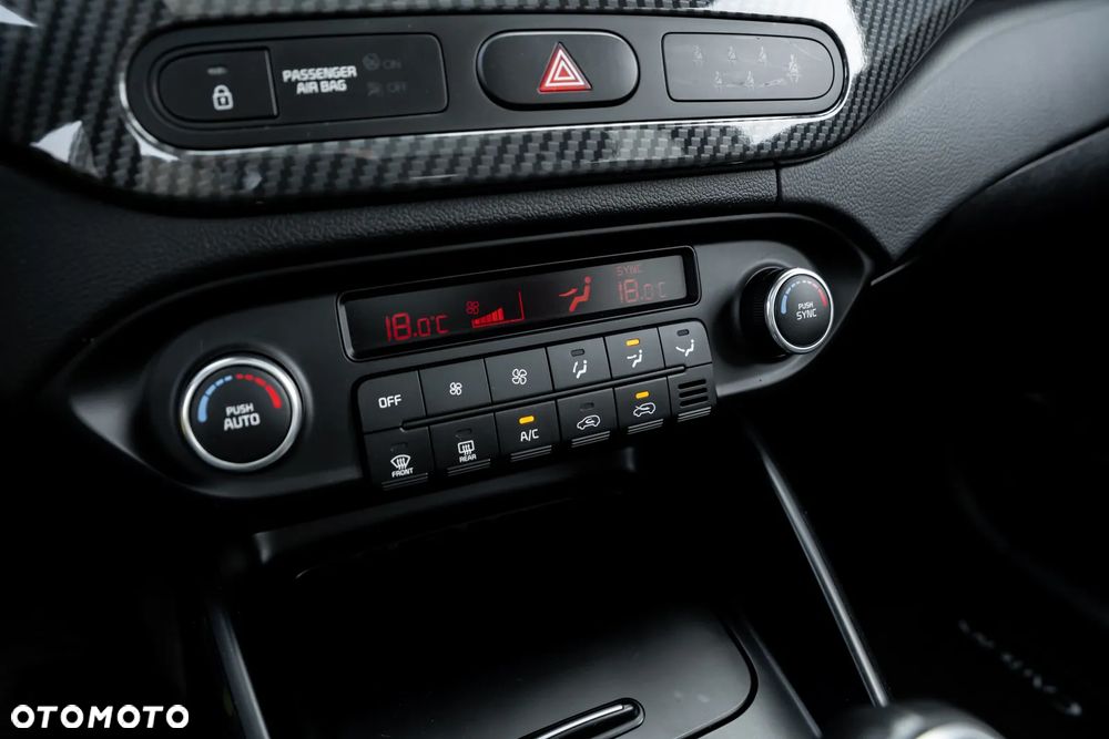 Kia Carens 1.6 GDI S 7os - 35
