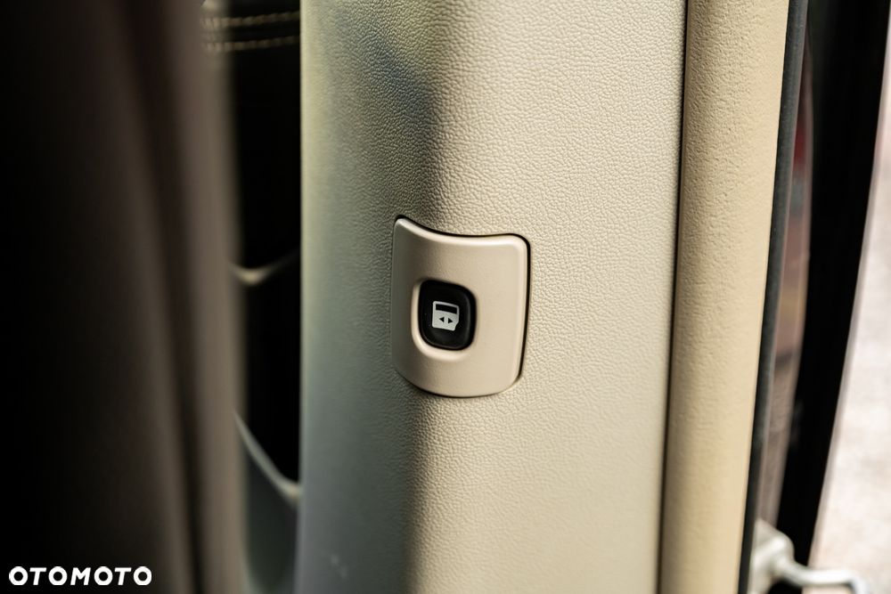 Lancia Voyager 3.6 Platinum - 31