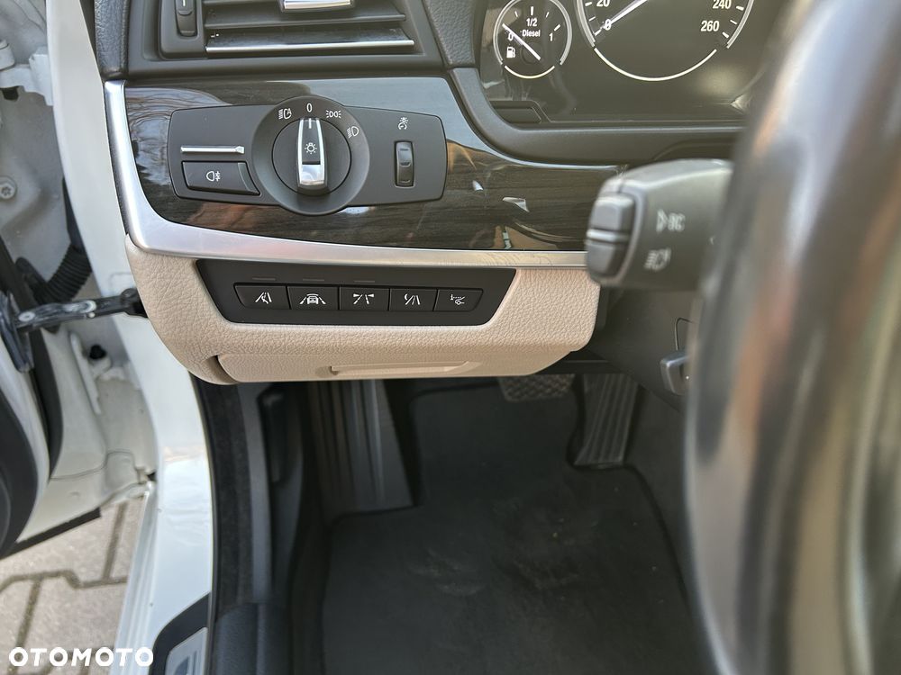 BMW Seria 5 520d xDrive Luxury Line - 13