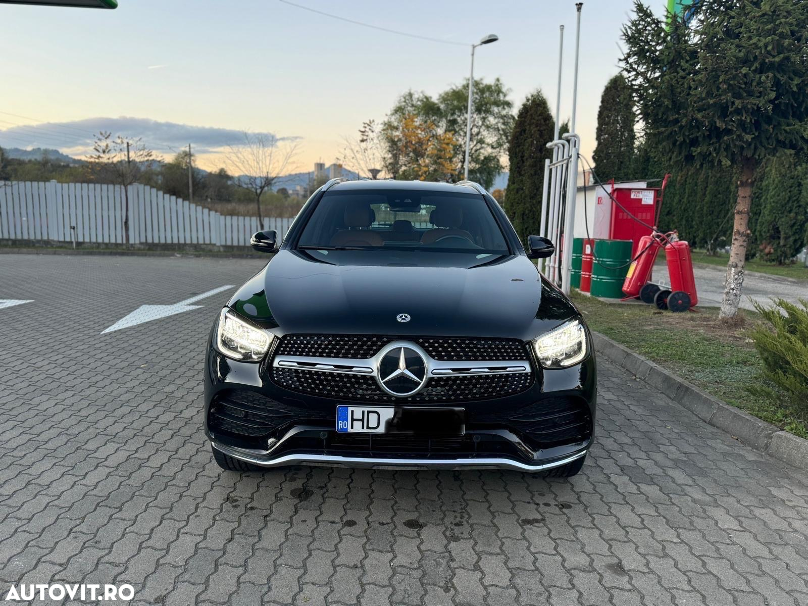 Mercedes-Benz GLC 300 e 4Matic 9G-TRONIC AMG Line - 2