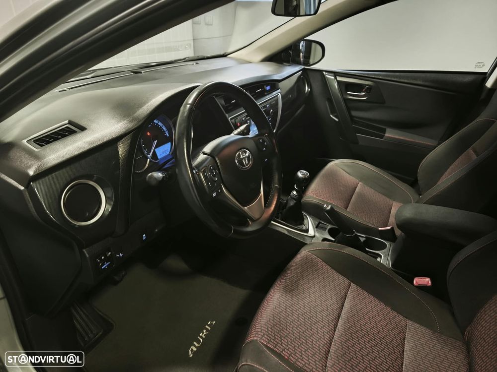 Toyota Auris Touring Sports 1.4 D-4D Active - 9