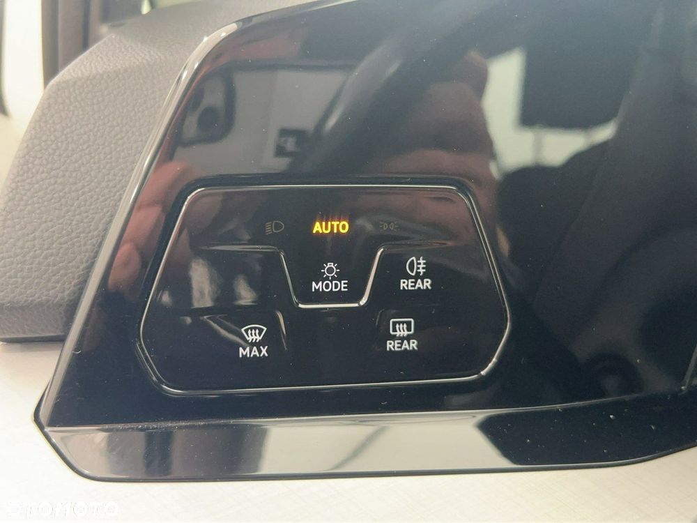 Volkswagen Golf 1.0 eTSI Life DSG - 26