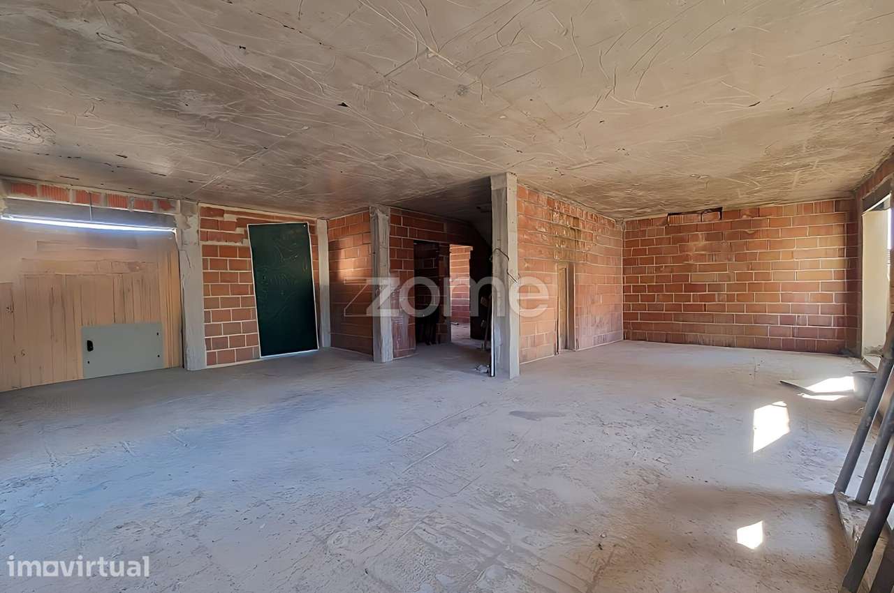 Terreno com Moradia T5 em Construção, Ramada, Odivelas - Grande imagem: 3/39