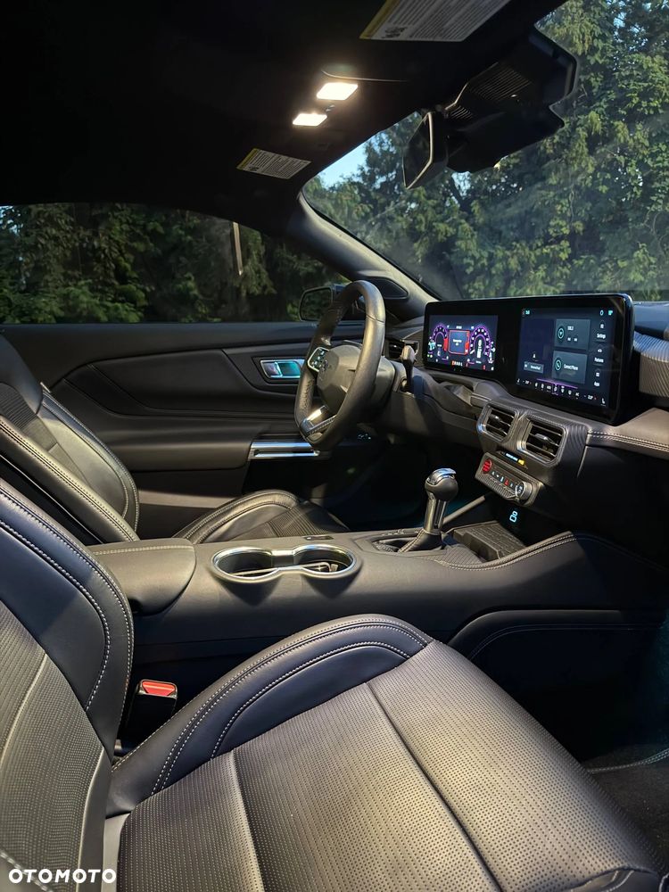 Ford Mustang - 17