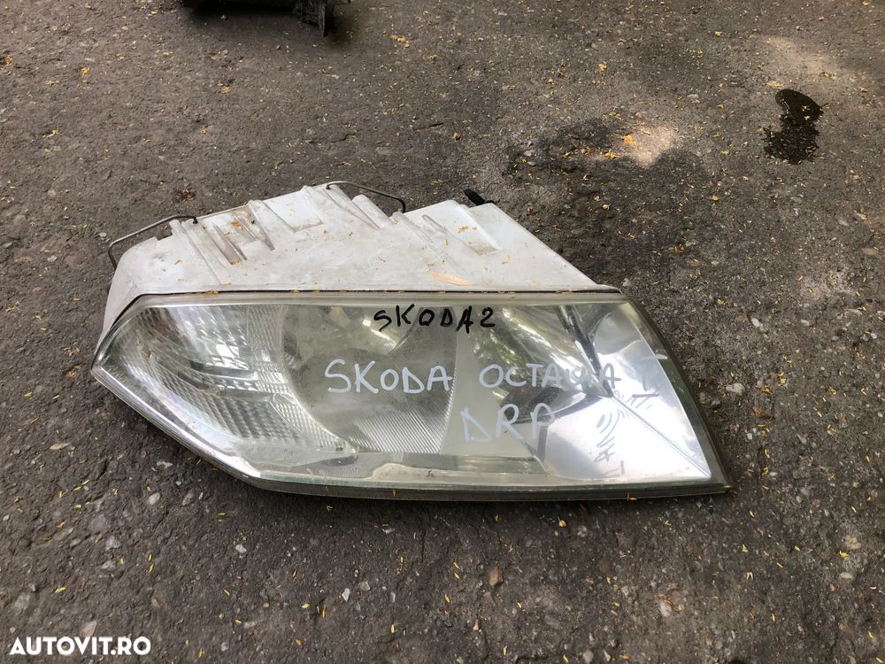 Far dreapta Skoda Octavia 2 halogen - 4
