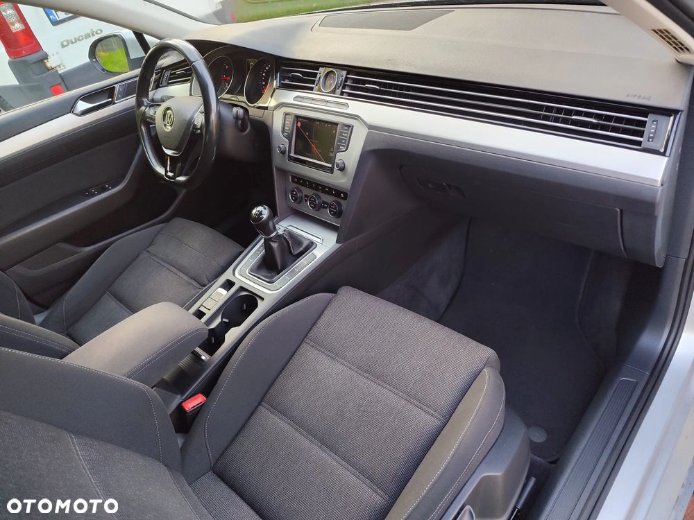 Volkswagen Passat 2.0 TDI SCR Comfortline - 11