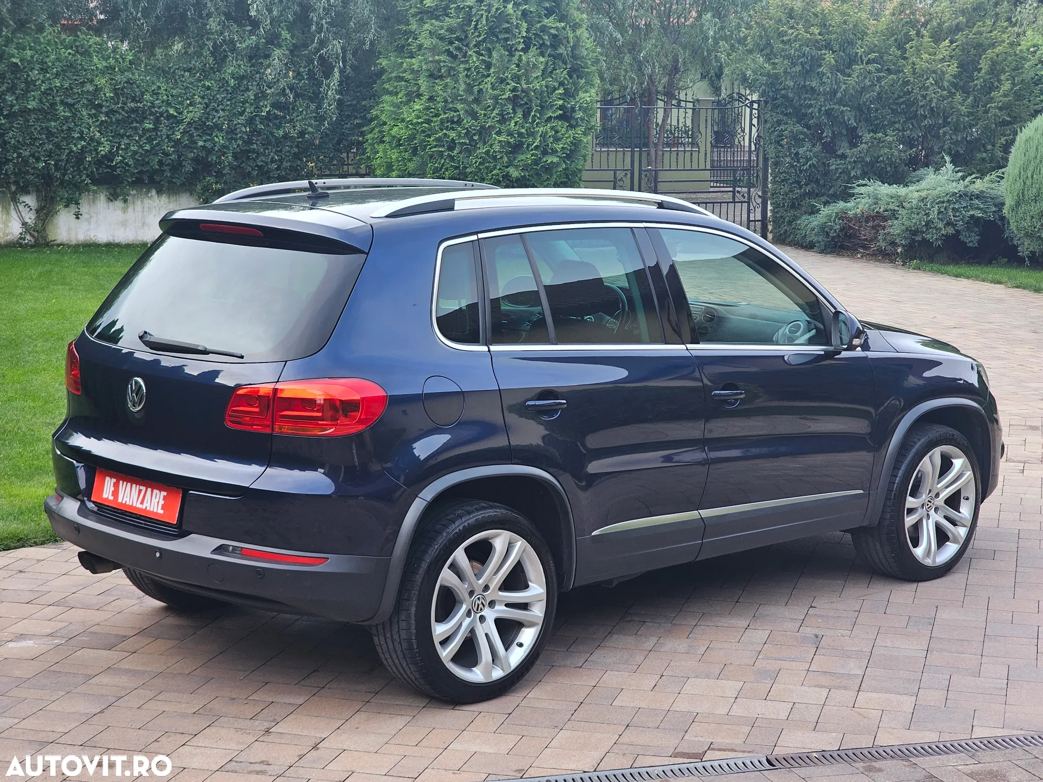 Volkswagen Tiguan 2.0 TDI 4Motion DSG Sport & Style - 2