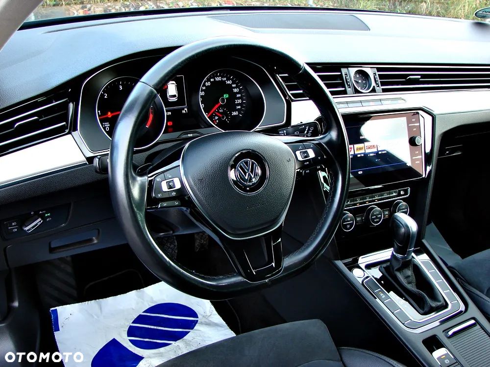 Volkswagen Passat Variant 2.0 TDI SCR DSG (BlueM Tech) Highline - 19