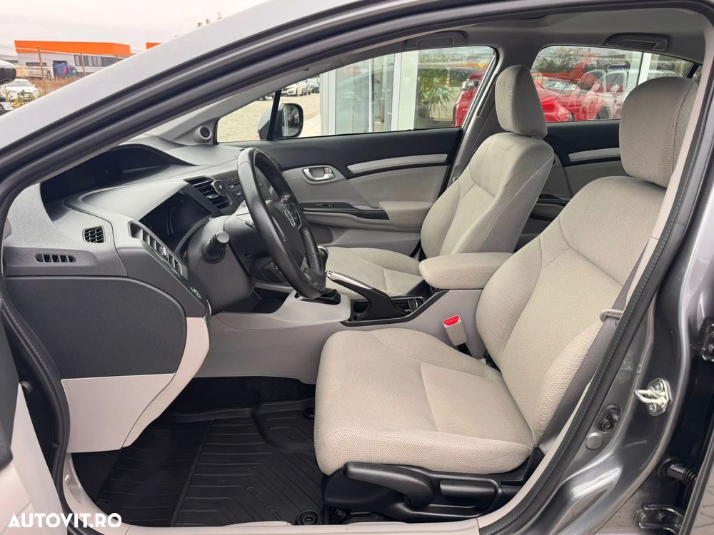 Honda Civic 1.8 MT ES - 9